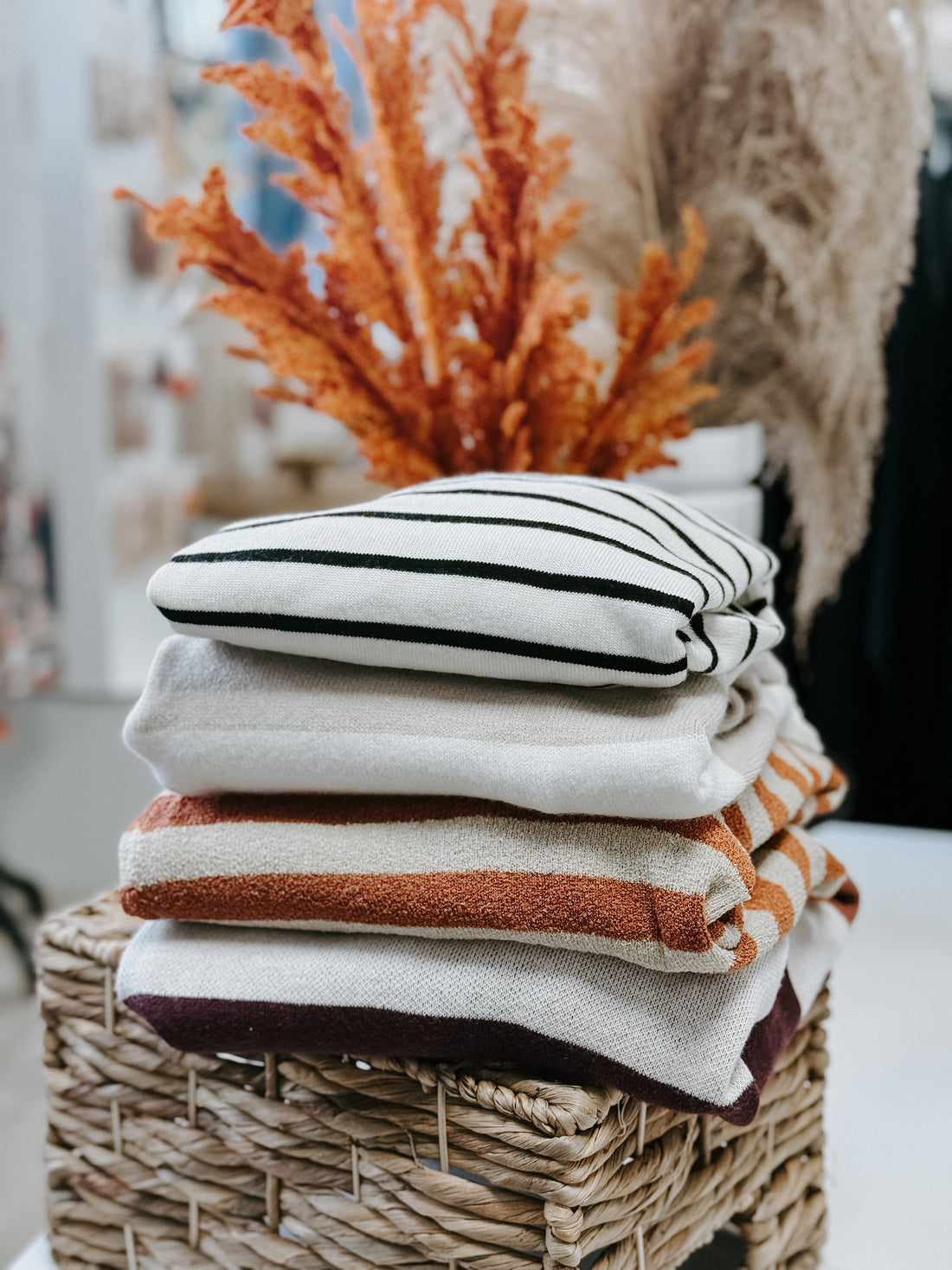 Fall into Stripes: The Ultimate Trend in Tops!